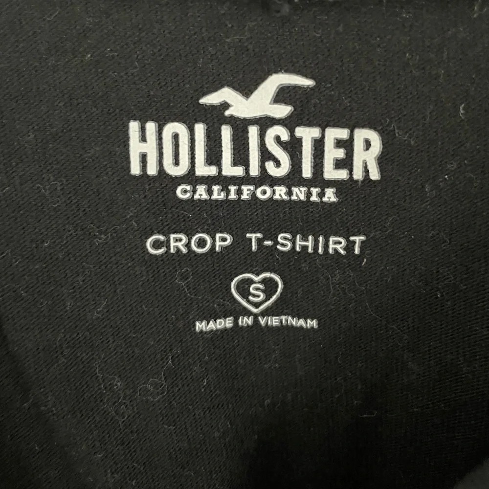 Hollister Black T-Shirt - Picture 3 of 3